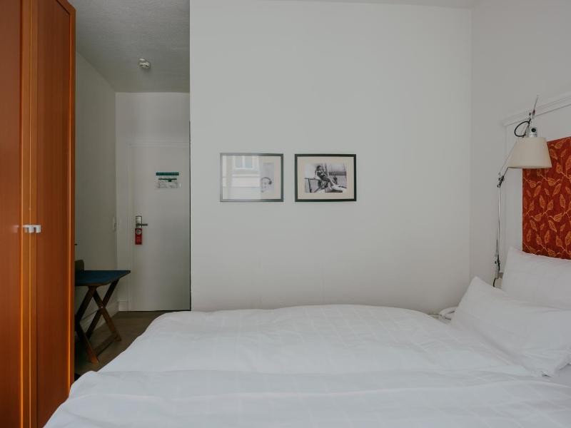 Classic Single Room with City View image 4
