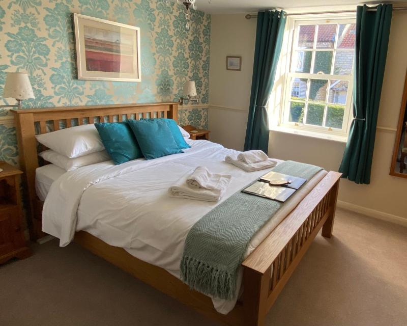 Spring Wood- King Bed En-suite  image 1