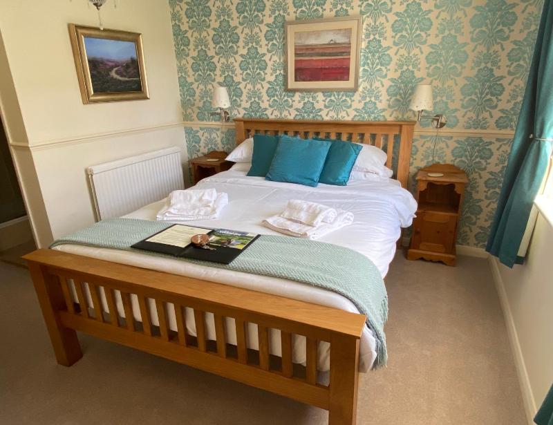 Spring Wood- King Bed En-suite  image 4