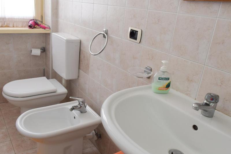 Re Lear - 4 bedrooms Apartment - image 4