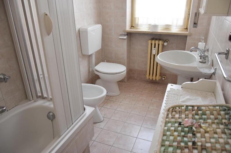 Re Lear - 4 bedrooms Apartment - image 5