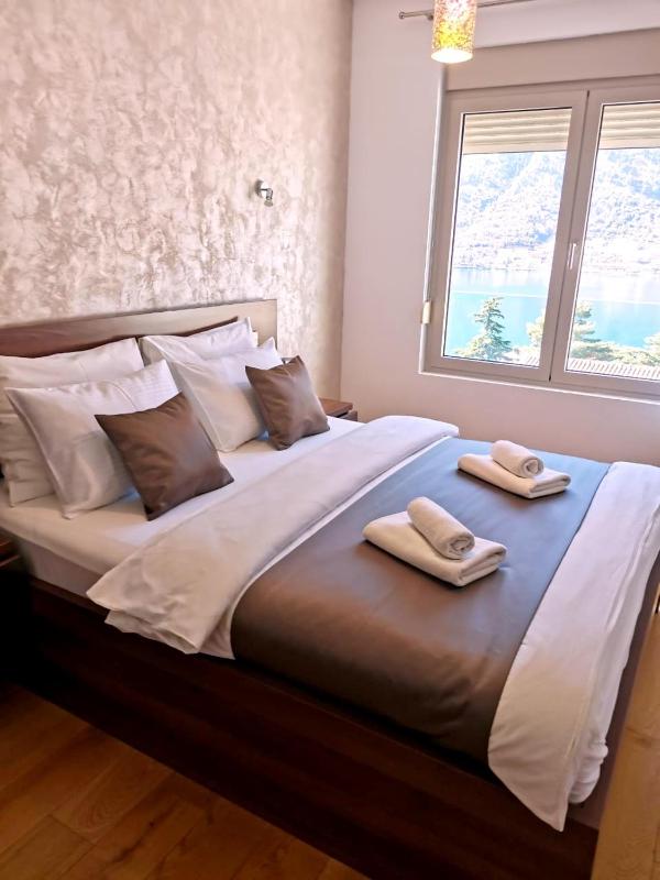 Deluxe Apartment with Balcony and Sea View image 2