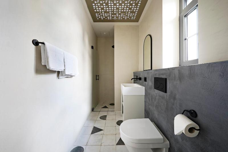 Standard Room image 3