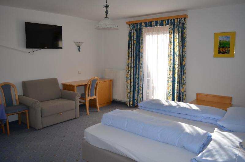 Deluxe Double Room image 3