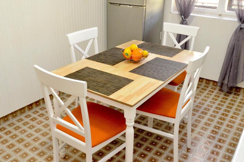 Red House Apartment - image 2