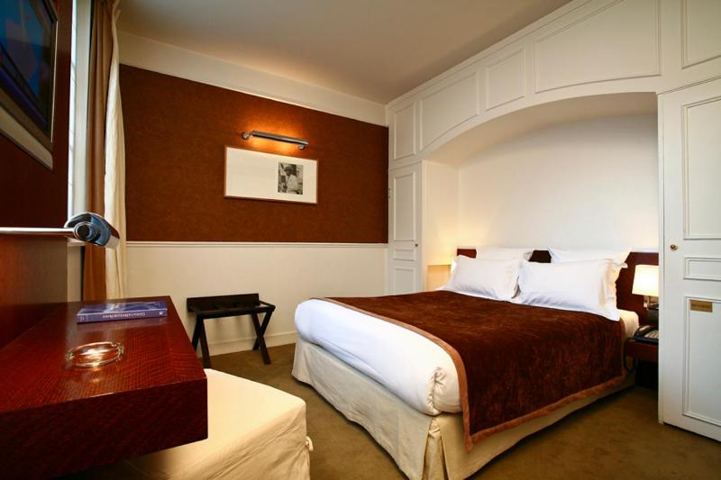 Classic Double Room image 3