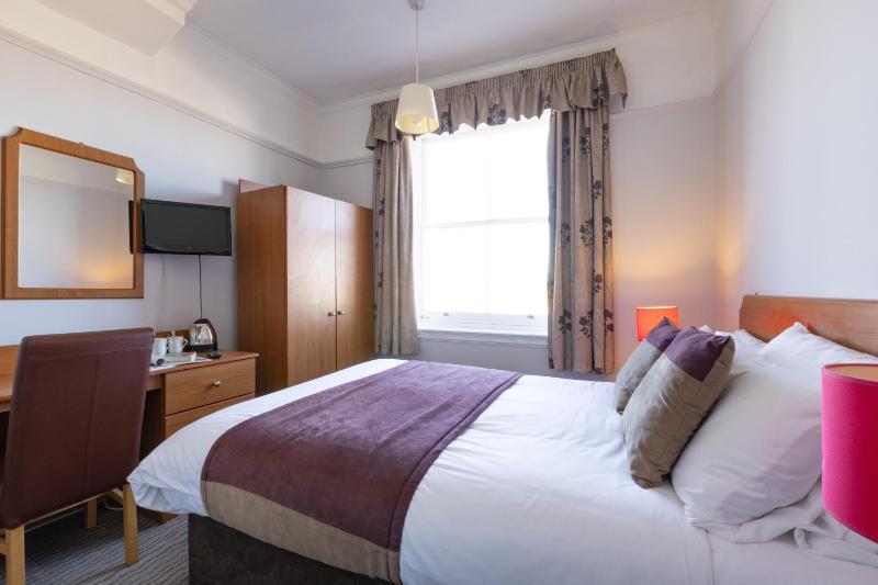 Double Room with Sea View image 4