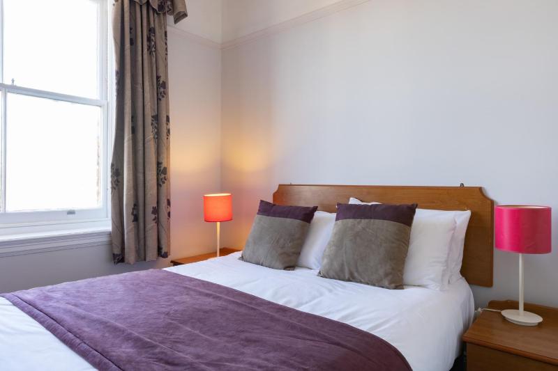 Double Room with Sea View image 3