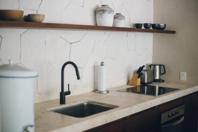 3 Bed Apartment Sleeps 6 - Private Pool & Hot Tub - image 11