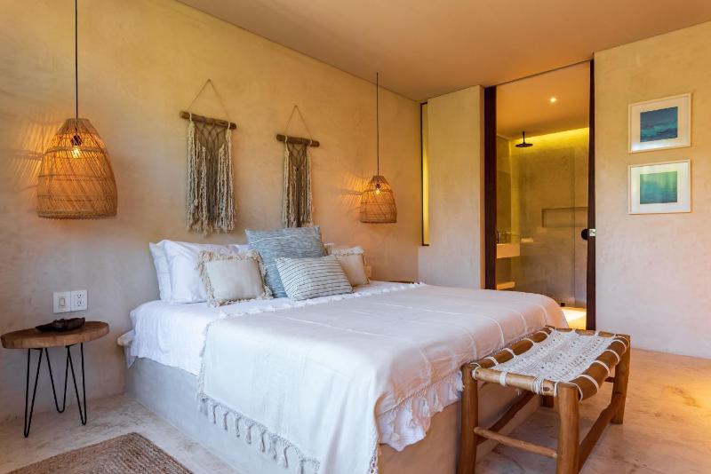 3 Bed Apartment Sleeps 6 - Private Pool & Hot Tub - image 6