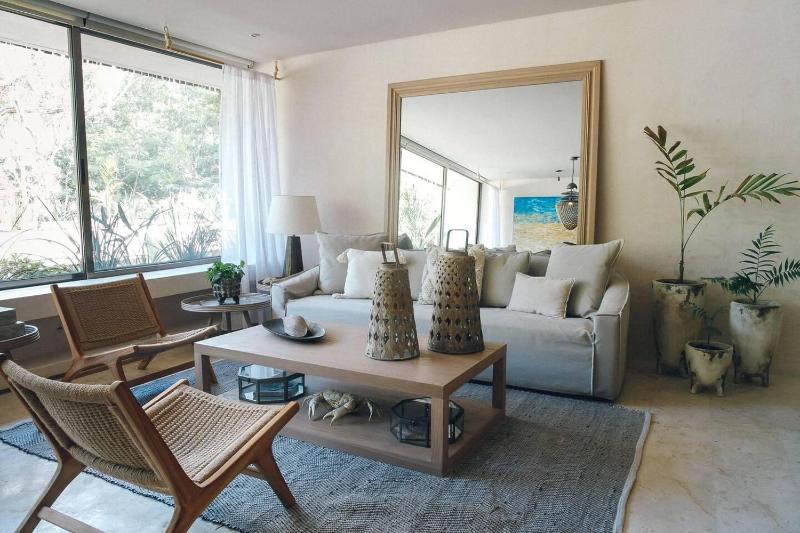 3 Bed Apartment Sleeps 6 - Private Pool & Hot Tub - image 15