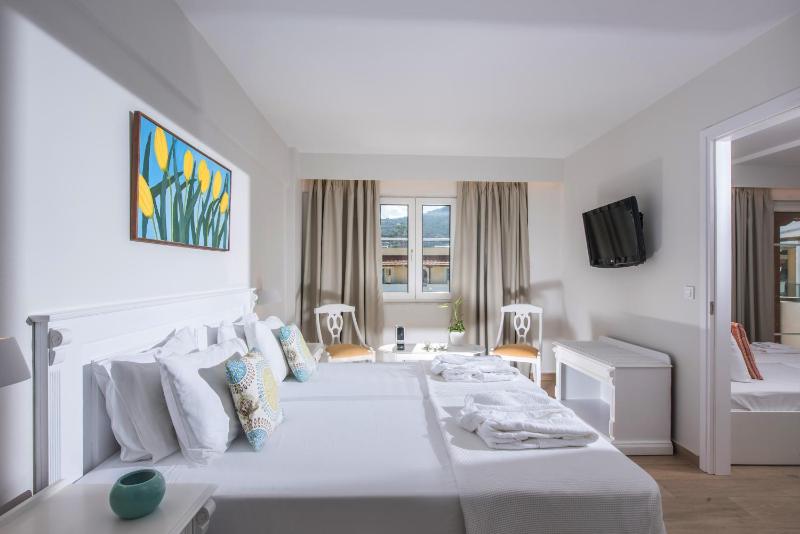 Two-Bedroom Family Room with Sea View image 1
