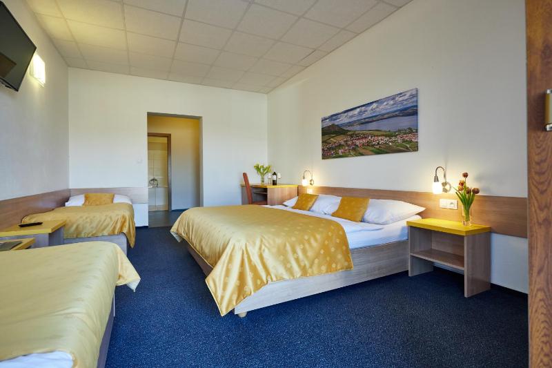 Quadruple Room with Bath image 1