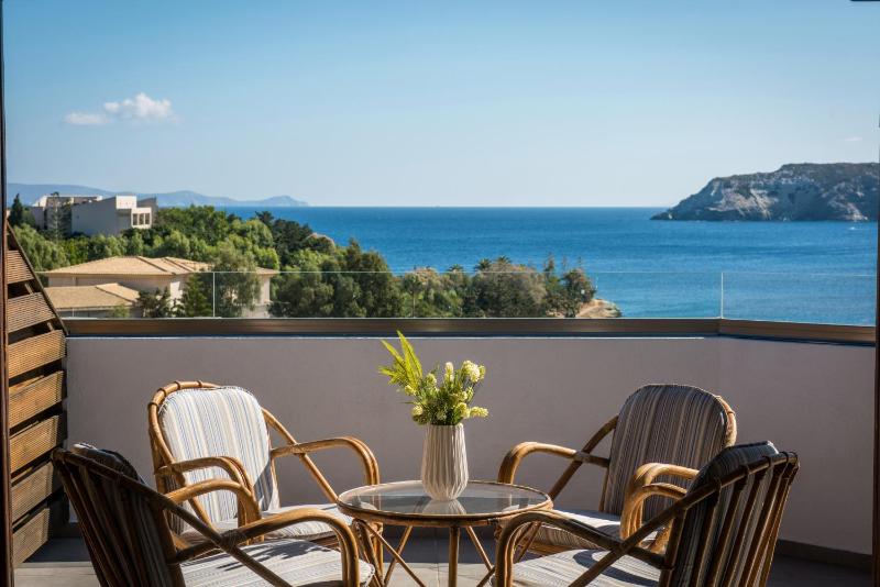 Superior Double Room with Sea View image 1