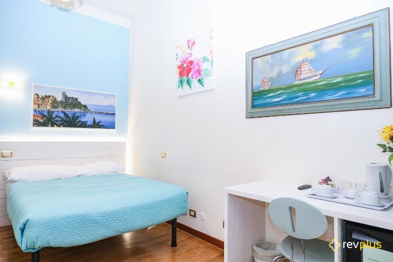 Economy Double Room image 3