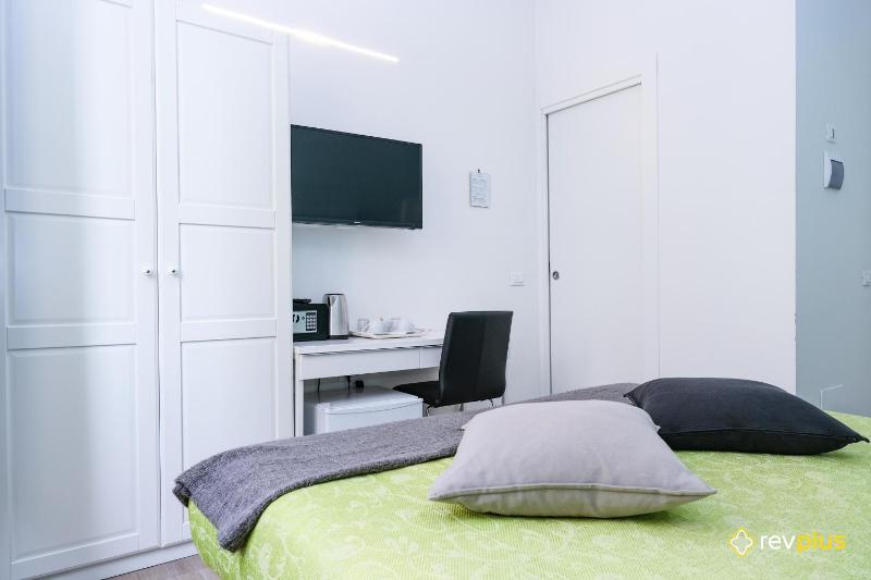 Lia Rooms - image 20