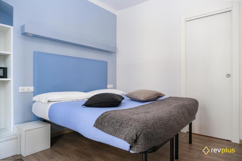 Lia Rooms - image 2