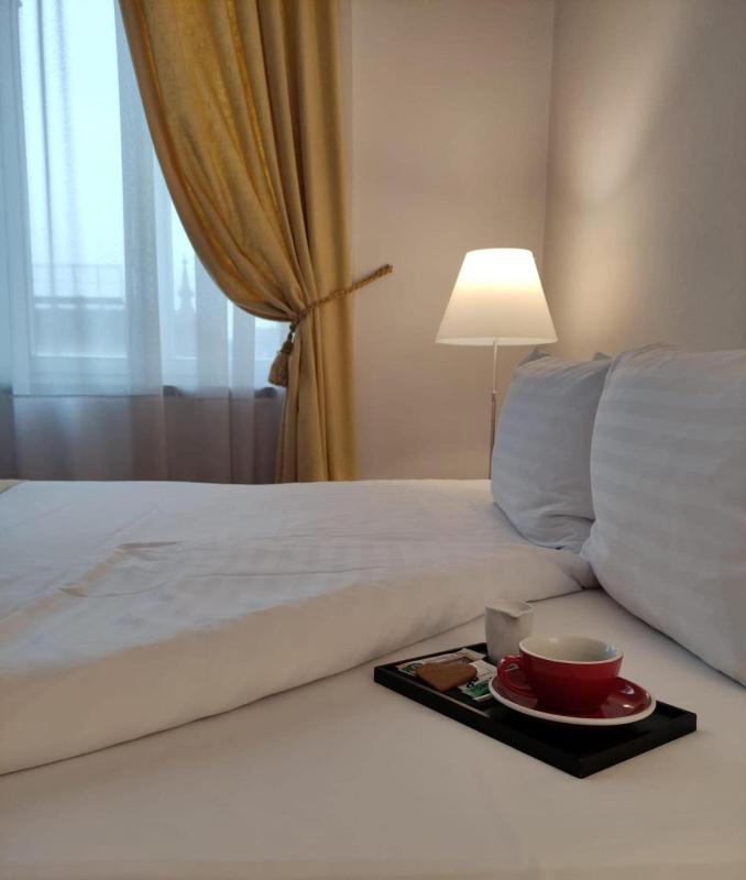 King Room with City View image 1
