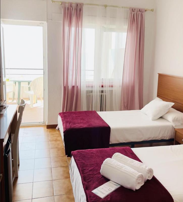 Superior Double Room with Sea View image 3