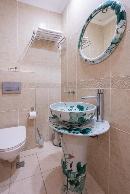 Economy Double or Twin Room image 4