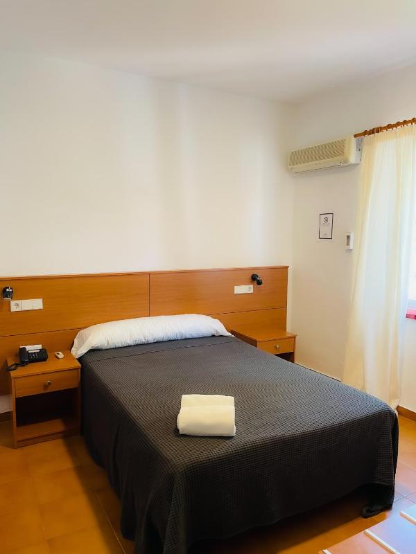 Double Room image 3