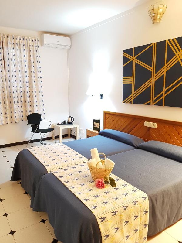 Twin Room with Garden View image 1