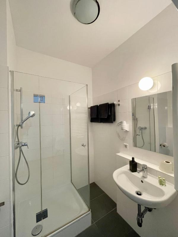 Double or Twin Room image 4