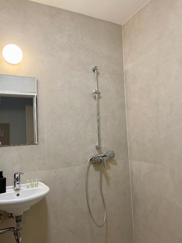 Double or Twin Room image 3