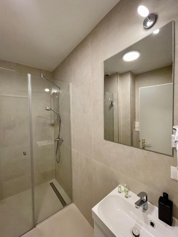 Double or Twin Room image 2