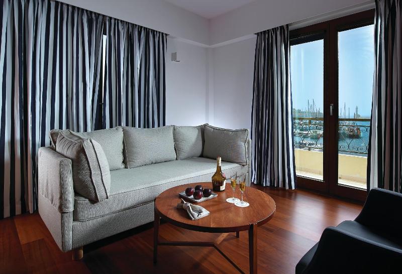 Superior Suite with Sea View image 4