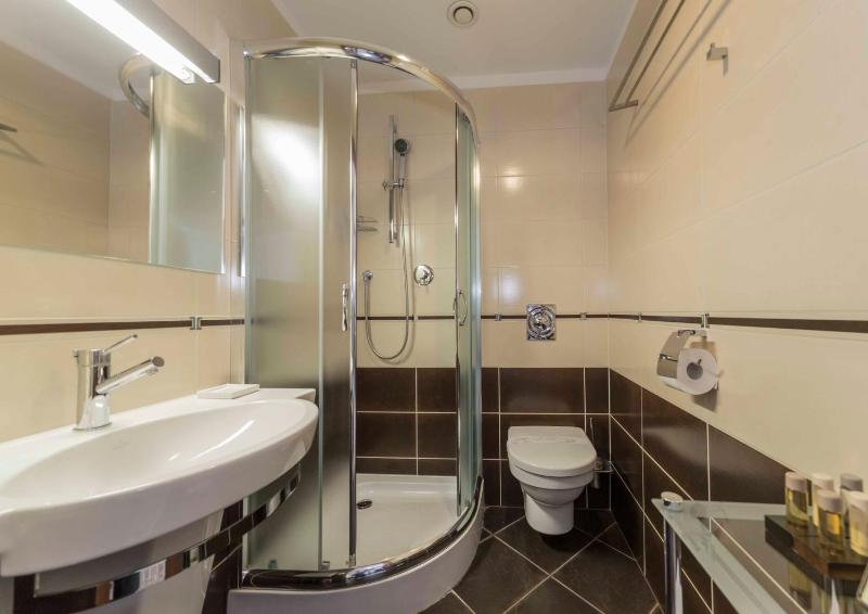 Double Room with Extra Bed image 4