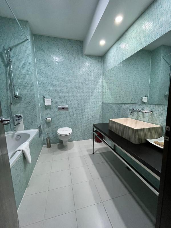 King Room image 3
