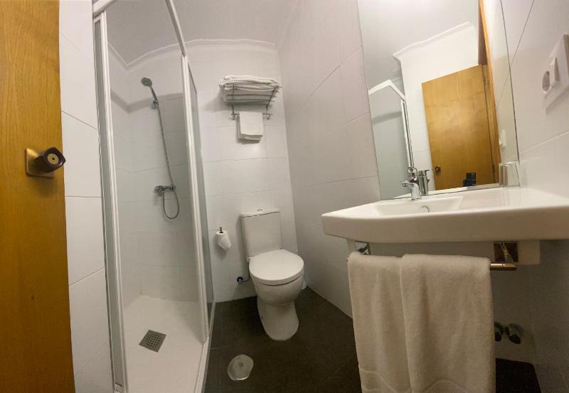 Double or Twin Room image 3