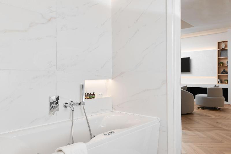 Grand Suite image 3