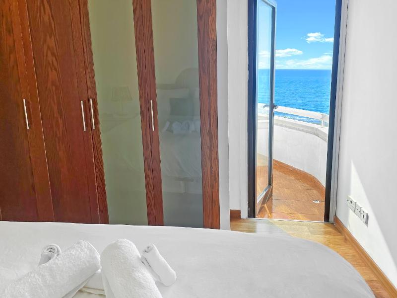 180° SEAVIEW Apt. right on famous beach promenade - image 9