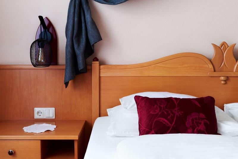 Double Room with Balcony image 4