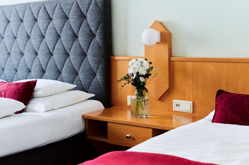 Triple Room with Balcony image 3