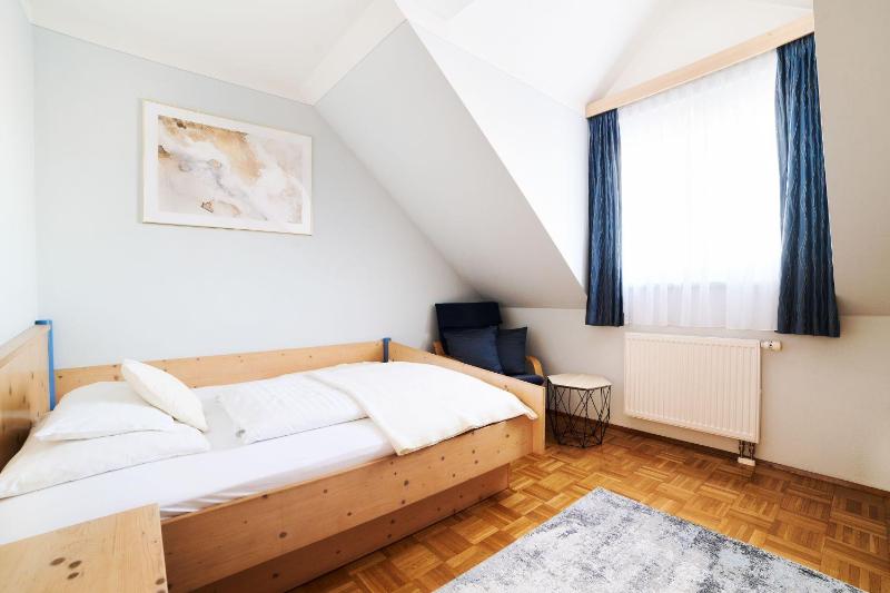 Single Room with air condition image 1