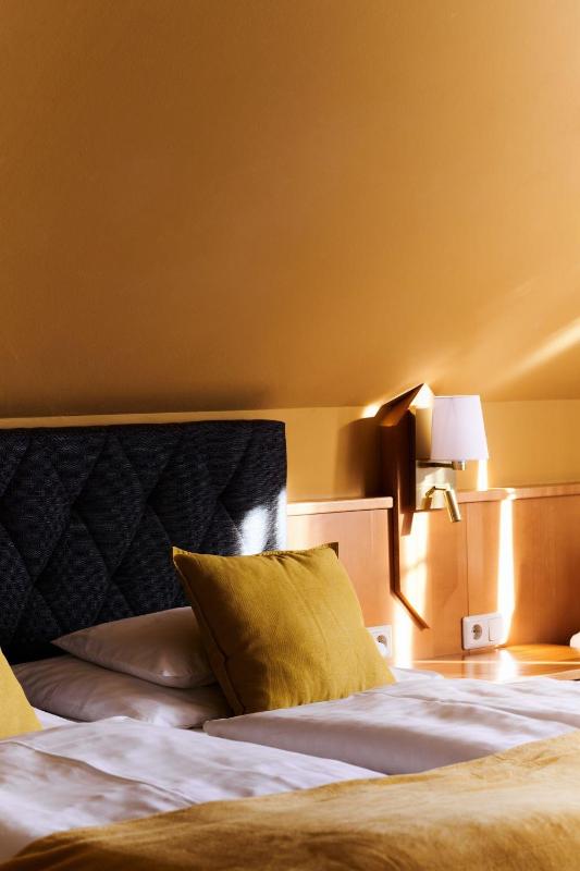 Comfort Triple Room with Balcony and Air condition image 3