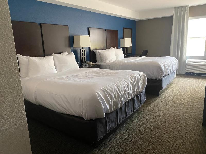 Standard Queen Room with Two Queen Beds - Non Smoking  image 1
