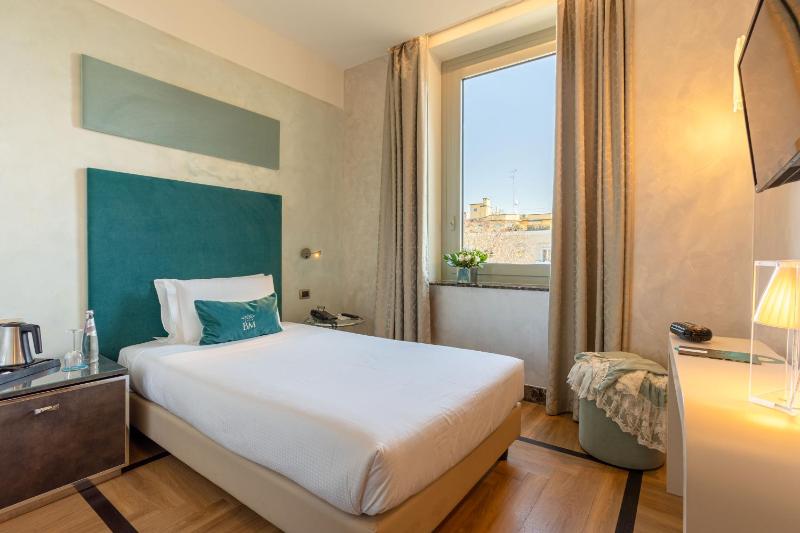 Single Room with Small Double Bed image 4