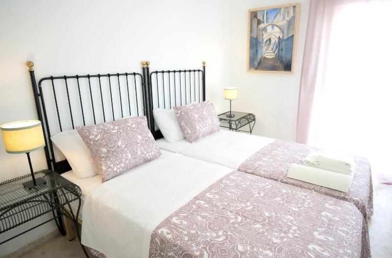 Superior Twin Room image 4