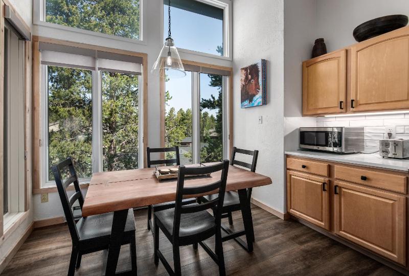 Inner Circle Serenity Condo: Great Breck Location - image 11