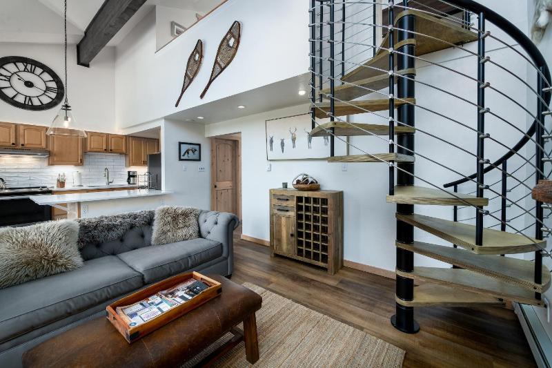 Inner Circle Serenity Condo: Great Breck Location - image 3