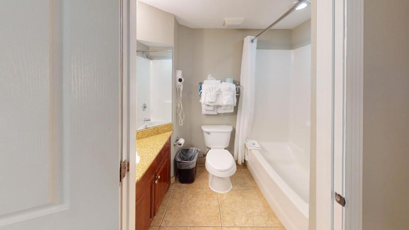 Oceanfront Queen Suite with Partial View image 2