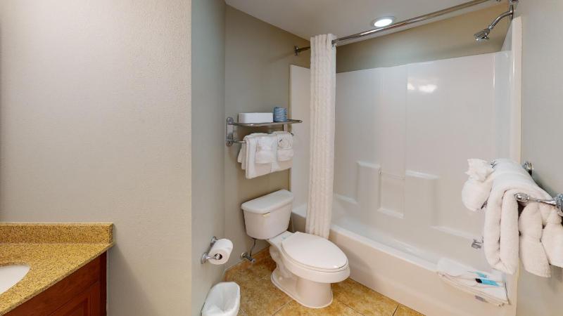 Oceanfront Two-Bedroom Apartment with Partial View image 2