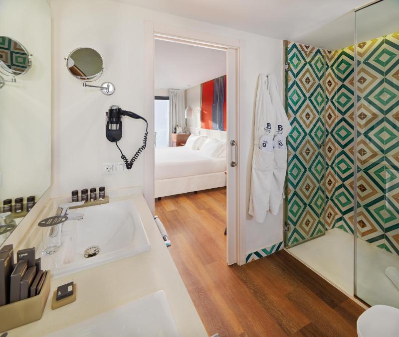 Double or Twin Room with Pool View image 2