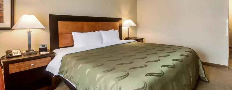 King Room - Accessible/Non-Smoking image 4