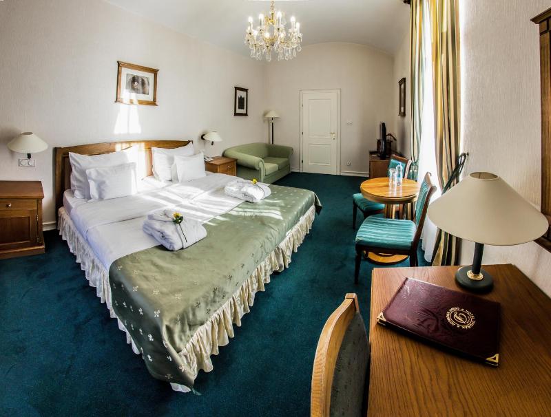 Deluxe Double Room with Castle View image 3