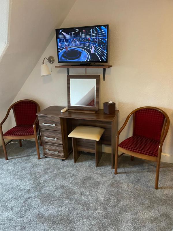 King Room image 3